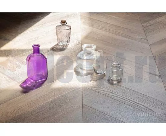 Виниловая плитка Vinilam Parquet Chevron Шеврон Шампань RI153616CL4